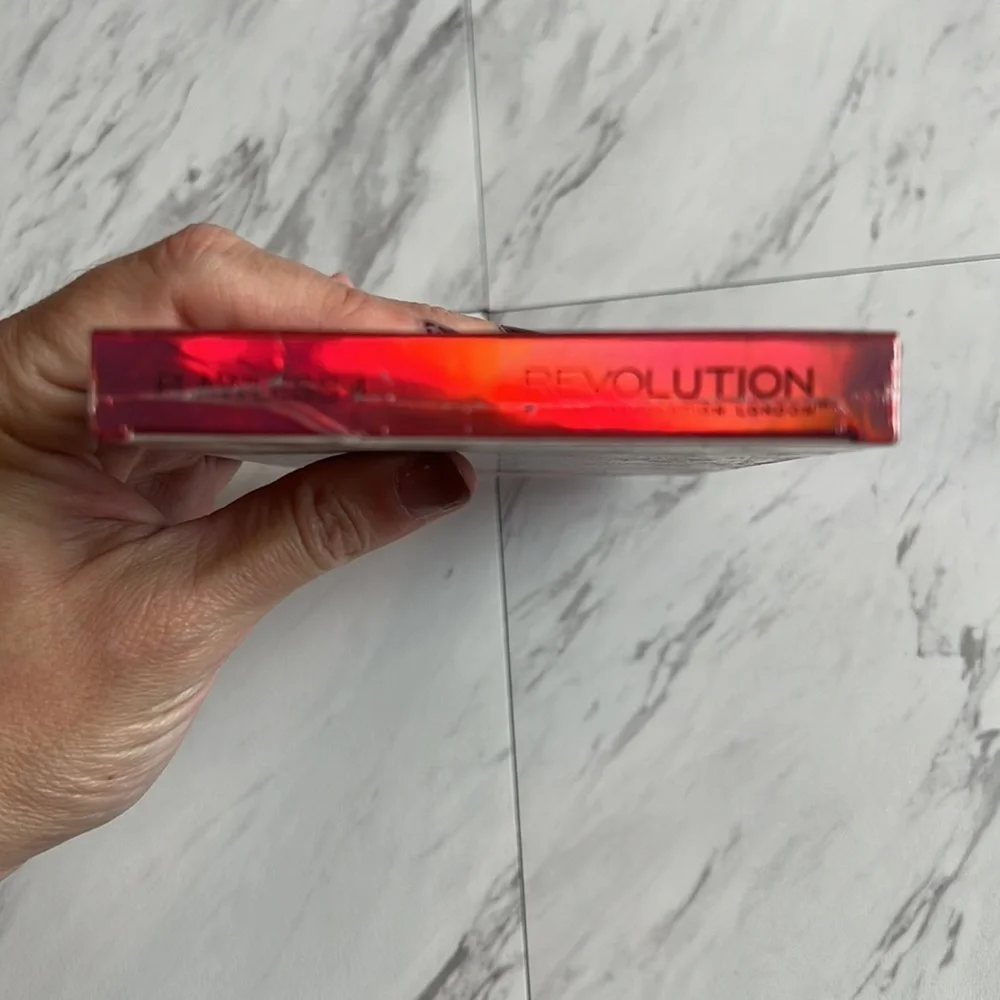 New Revolution Flawless 4 Eye Shadow Palette 32 colors